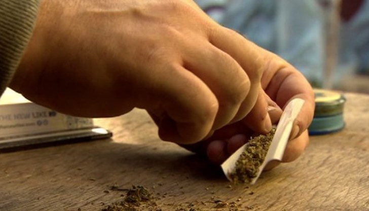 В себе си младият мъж е имал10 грама марихуана и 3 гама метамфетамин