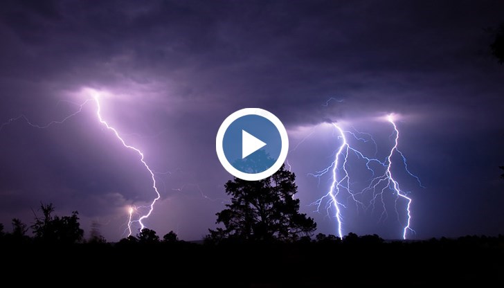 Съседи са подали сигнал на телефон 112. На мястото дошли пожарникари и екипи на полицията