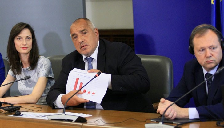 Ние даваме на хората, занимаващите се с инвестиции, работно място, което ще работи 24 часа в денонощието, похвали се премиерът