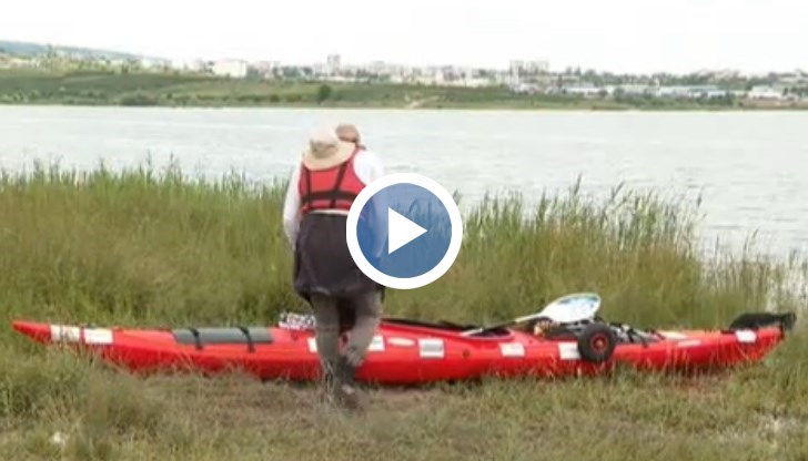 Тихомир смята, че ако гребе по 10 часа може да изминава 60 километра на ден