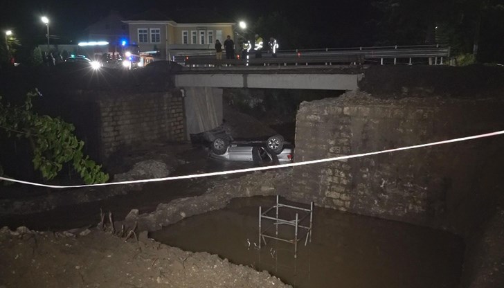 Шофьорът на автомобила е загинал