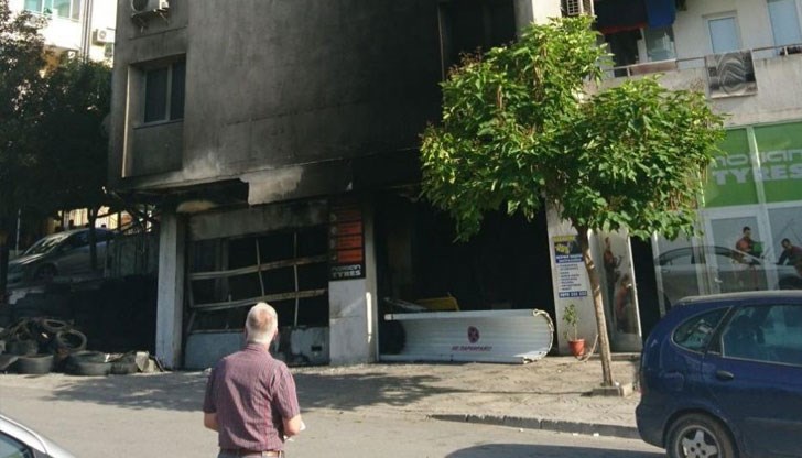 Евакуираха жителите на блок през нощта