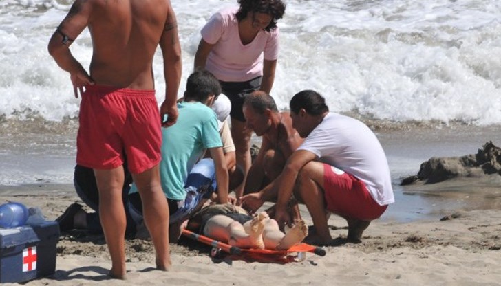 Тялото на тийнейджъра е откарано за аутопсия в отделение "Съдебна медицина" при УМБАЛ - Бургас Тялото на тийнейджъра е откарано за аутопсия в отделение "Съдебна медицина" при УМБАЛ - Бургас