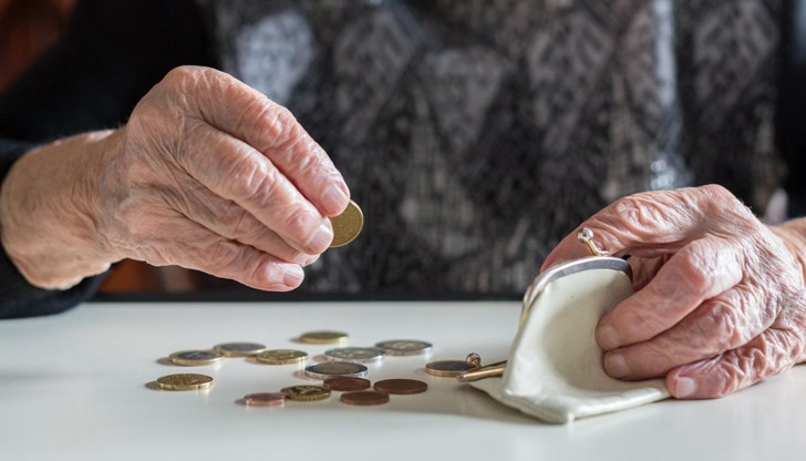 А минималната пенсия за осигурителен стаж от 1 юли се увеличава на 219 лева