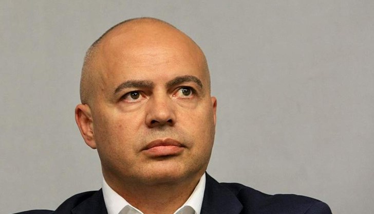 Политиците пред кой ще бъдат отговорни - дали пред избирателите, или пред тези, които носят пари в централите? Политиците пред кой ще бъдат отговорни - дали пред избирателите, или пред тези, които носят пари в централите?