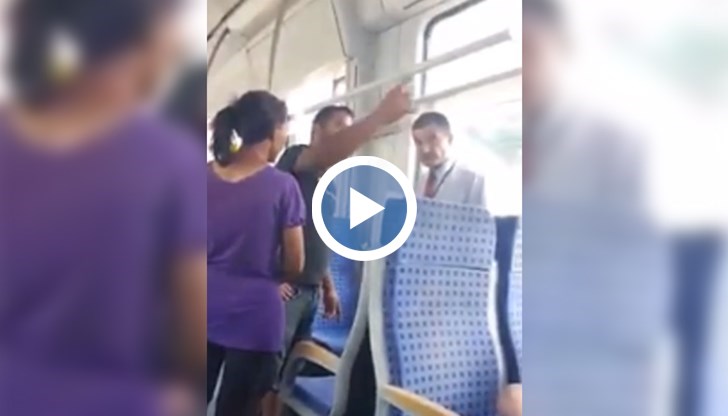 Случката е заснета от пътници и разпространена в социалната мрежа