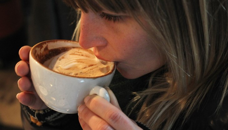 Колкото повече кафе пие една жена, толкова по-малък е размерът на гърдите й