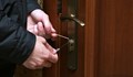 Апаши разбиха две входни врати, за да оберат апартамент в Русе