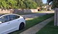 Собственик на Tesla краде ток