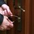 Апаши разбиха две входни врати, за да оберат апартамент в Русе