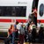Мъж бутна майка и дете под колелата на влак в Германия
