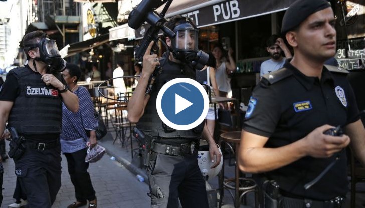 Хиляди се събраха близо до булевард Истиклял и до площад Таксим