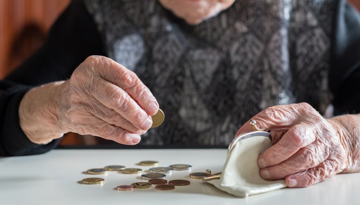 Минималната пенсия вече е 219 лева, а социалната пенсия за старост е само 132 лева