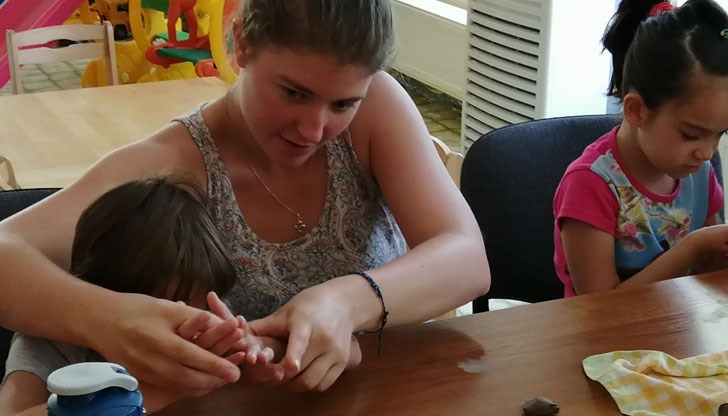 От месец юли Гоизедер посещава всяка седмица Дневен център за деца с увреждания „Милосърдие”
