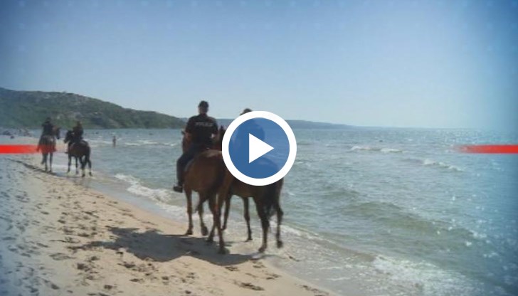 Конните патрули осигурявали полицейското присъствие, от което се нуждаел курортът