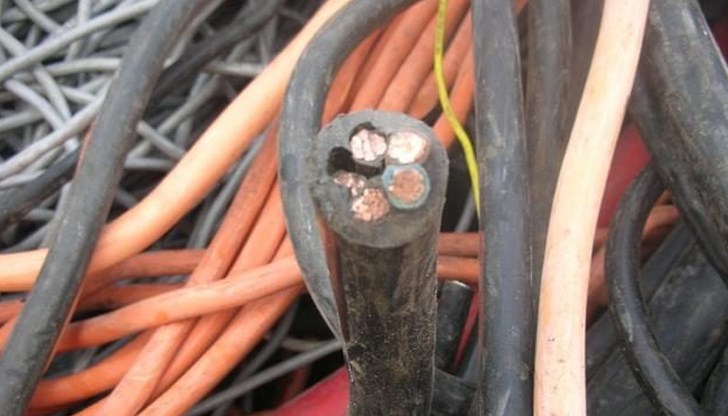 Кабелът е с дължина около 500 м Кабелът е с дължина около 500 м