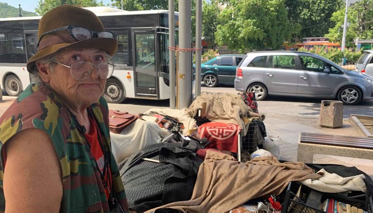 Възрастната жена продава покъщнината си, за да погаси кредит на починали роднини Възрастната жена продава покъщнината си, за да погаси кредит на починали роднини