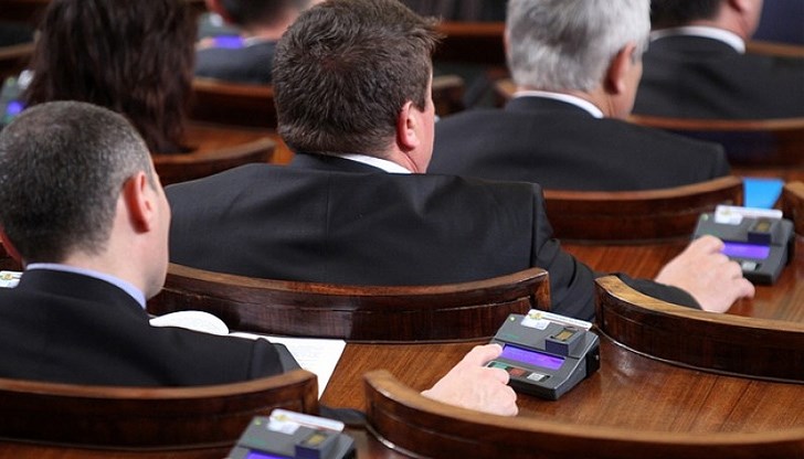 Самолетите трябва да бъдат платени наведнъж до 4 септември