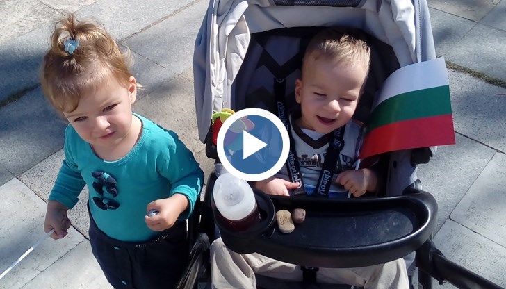 Той е почти на три годинки, но животът му е постоянна борба