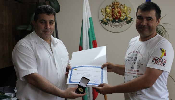 Александър Романенко и Владимир Мъгла получиха знака на областния управител