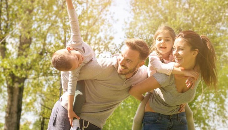 Десет минимални работни заплати или помощ от 5600 лева за тази година предложиха от БСП Десет минимални работни заплати или помощ от 5600 лева за тази година предложиха от БСП