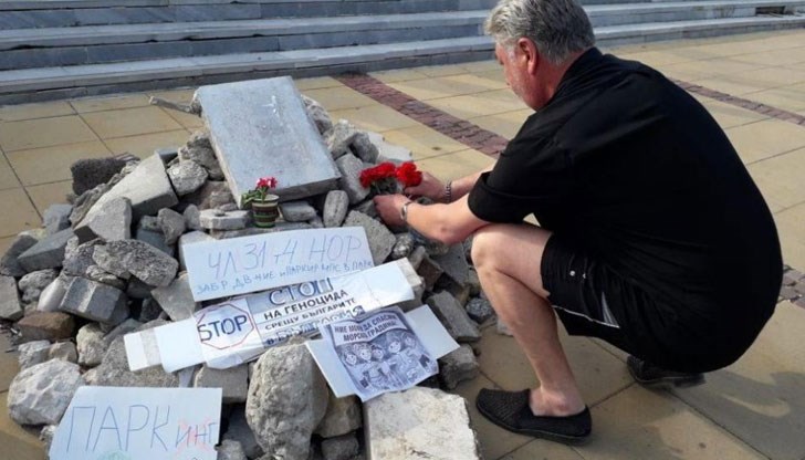 Като изключим трагедията с детето, всичко останало e стар филм. В края му се оказва, че публиката е гледала безсмислен екшън Като изключим трагедията с детето, всичко останало e стар филм. В края му се оказва, че публиката е гледала безсмислен екшън