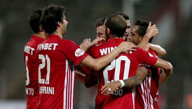 Червените на практика си осигуриха продължаване към втория предварителен кръг на Лига Европа Червените на практика си осигуриха продължаване към втория предварителен кръг на Лига Европа