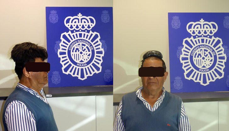 Привлякъл вниманието на полицаите с несъразмерната перука и шапка Привлякъл вниманието на полицаите с несъразмерната перука и шапка