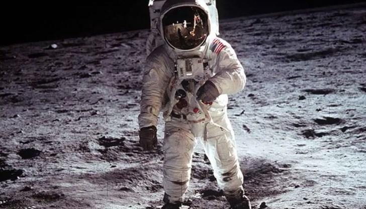 Никога не сме виждали лицето на Армстронг на Луната, и ето го - беше там. Беше невероятно, споделя фотографът