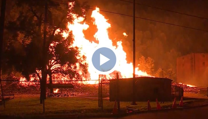 Вероятната причина за пожара е светкавица