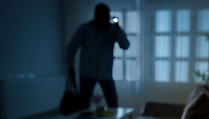 Апашите задигнали 500 лева, дамски часовник и златни бижута