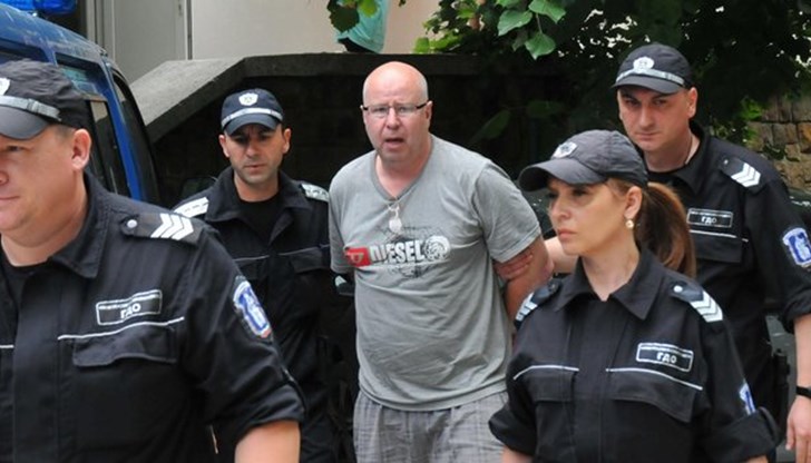 Петкова заведе граждански иск за обезщетение от 50 хиляди лева, по-скоро като израз на морален протест Петкова заведе граждански иск за обезщетение от 50 хиляди лева, по-скоро като израз на морален протест