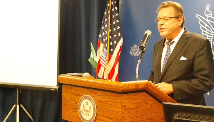 Франсис Джон Брей е с над 20 години активен опит в Африканските държави Франсис Джон Брей е с над 20 години активен опит в Африканските държави