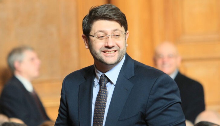 Опитът е направен през Wi-Fi мрежата на комисията, което означава, че извършителят физически е бил в района на комисията