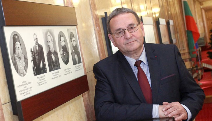 Най-опасни са обидите, изречени от политиците, чрез които замитат истината, твърди журналистът Най-опасни са обидите, изречени от политиците, чрез които замитат истината, твърди журналистът