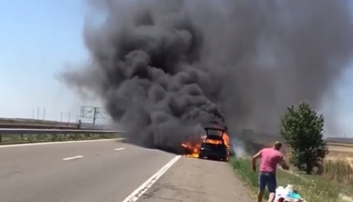 Екипи на пожарната са се насочили към мястото на инцидента