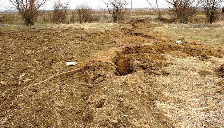 В ожъната нива са изкопани над 70 изкопа с дълбочина от един метър