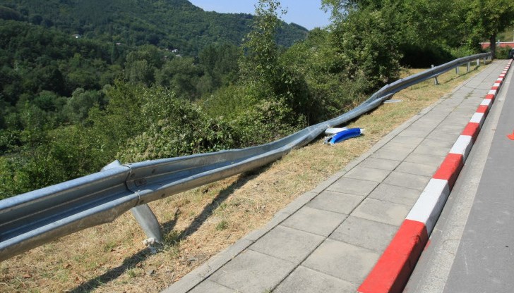 Инспекциите на Института за пътна безопасност (ИПБ) показват, че еластичните огради и тяхната поддръжка са в изключително лошо състояние Инспекциите на Института за пътна безопасност (ИПБ) показват, че еластичните огради и тяхната поддръжка са в изключително лошо състояние