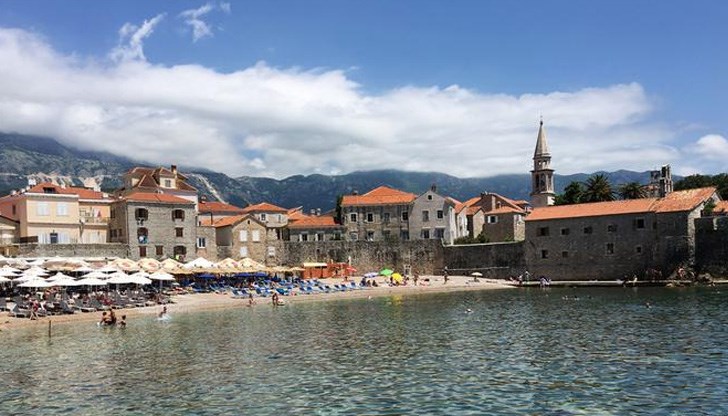 Малката държава има площ само 14 000 кв.км, но пък ако се разпъне, ще стане най-голямата в Европа