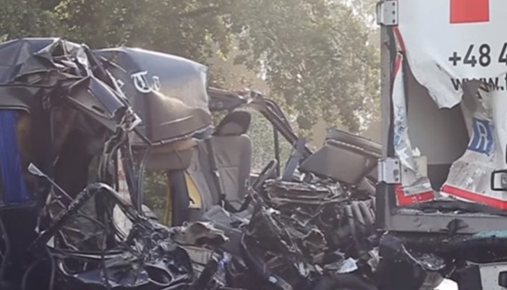 Нанесени са сериозни материални щети на превозните средства /Снимката е илюстративна/