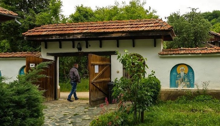 Комплексът има и хотелска част, в която можеш да преспиш срещу само 5 лева