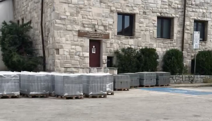 Улицата Цар Симеон вече е почти завършена, а обществена поръчка още няма