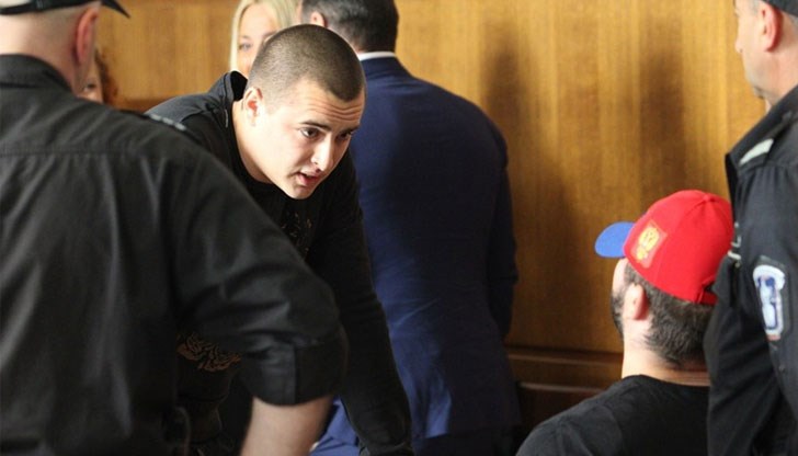 Младежът обаче се отказа от показанията си по време на делото Младежът обаче се отказа от показанията си по време на делото