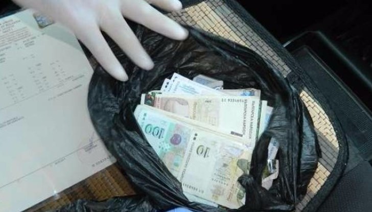 Тя оставила крупната сума пари до стълбите на църква в Русе