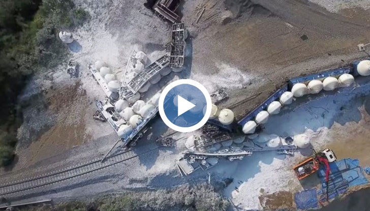 Драматични кадри с дрон показват дерайлиран товарен влак в Чехия