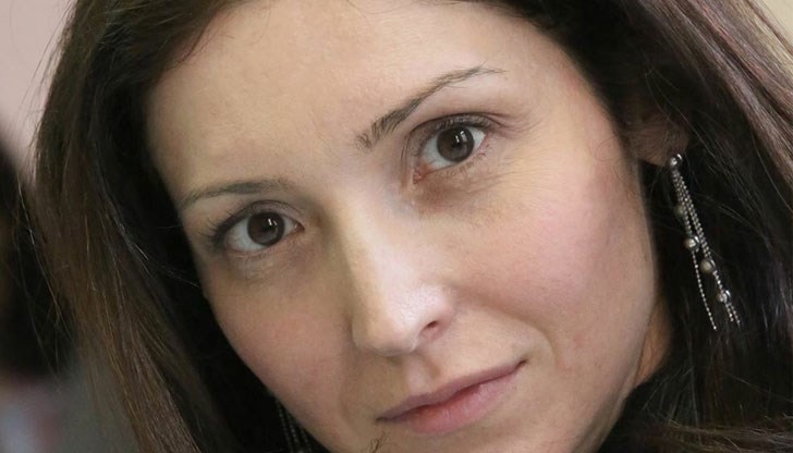 Нас отдавна не ни е страх, само имаме един простичък въпрос - кой ще санкционира НАП, как НАП ще си плати, че е била неизрядна, ще може ли, или ще иска разсрочване на дълга си? Нас отдавна не ни е страх, само имаме един простичък въпрос - кой ще санкционира НАП, как НАП ще си плати, че е била неизрядна, ще може ли, или ще иска разсрочване на дълга си?