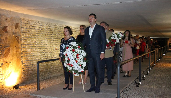 Поклон пред паметта на Вапцаров и загиналите в борбата с фашизма в България