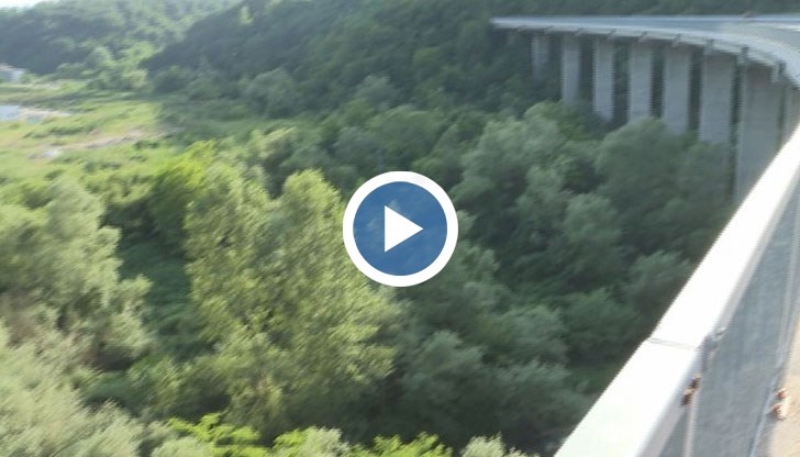 Бащата смени версията си, като твърди, че детето се е подхлъзнало