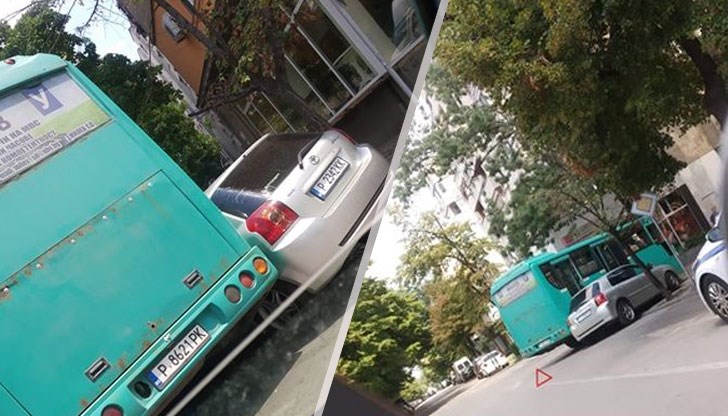 Автобус на градския транспорт приклещи лека кола