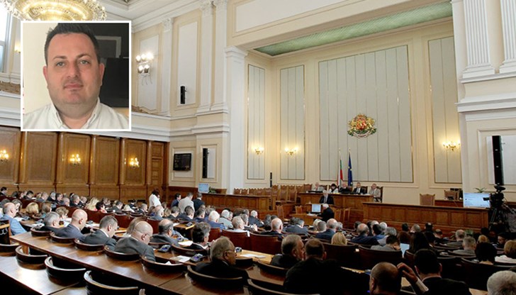 Днес дойдоха 50 граждани с ясни искания, а всички управляващи се скриха да си гласуват мерки за субсидията... Днес дойдоха 50 граждани с ясни искания, а всички управляващи се скриха да си гласуват мерки за субсидията...